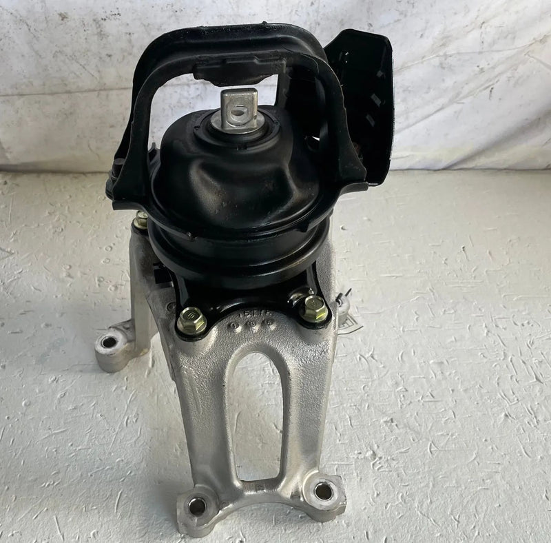 Load image into Gallery viewer, 2022 - 2026 ACURA MDX ENGINE MOTOR REAR MOUNT SUPPORT BRACKET 3.5L # 111976
