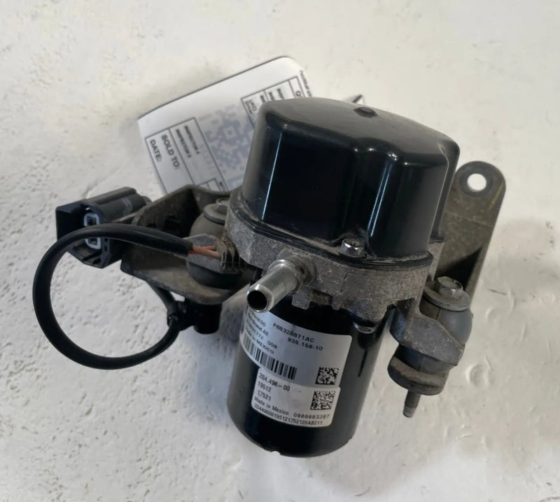 Load image into Gallery viewer, 2018 - 2026 JEEP GLADIATOR WRANGLER BRAKE BOOSTER VACUUM AIR PUMP 3.6L # 114124
