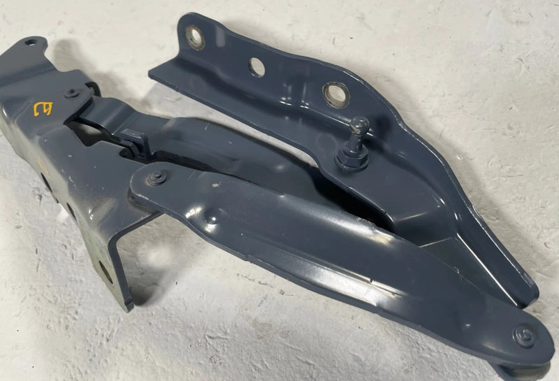 Load image into Gallery viewer, 2023-2025 HYUNDAI IONIQ 6 HOOD BONNET LEFT &amp; RIGHT SIDE HINGE SUPPORT # 110842
