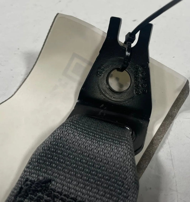 Load image into Gallery viewer, 2024 - 2026 HYUNDAI IONIQ 5 REAR RIGHT PASSENGER SEAT BELT RETRACTOR # 112584
