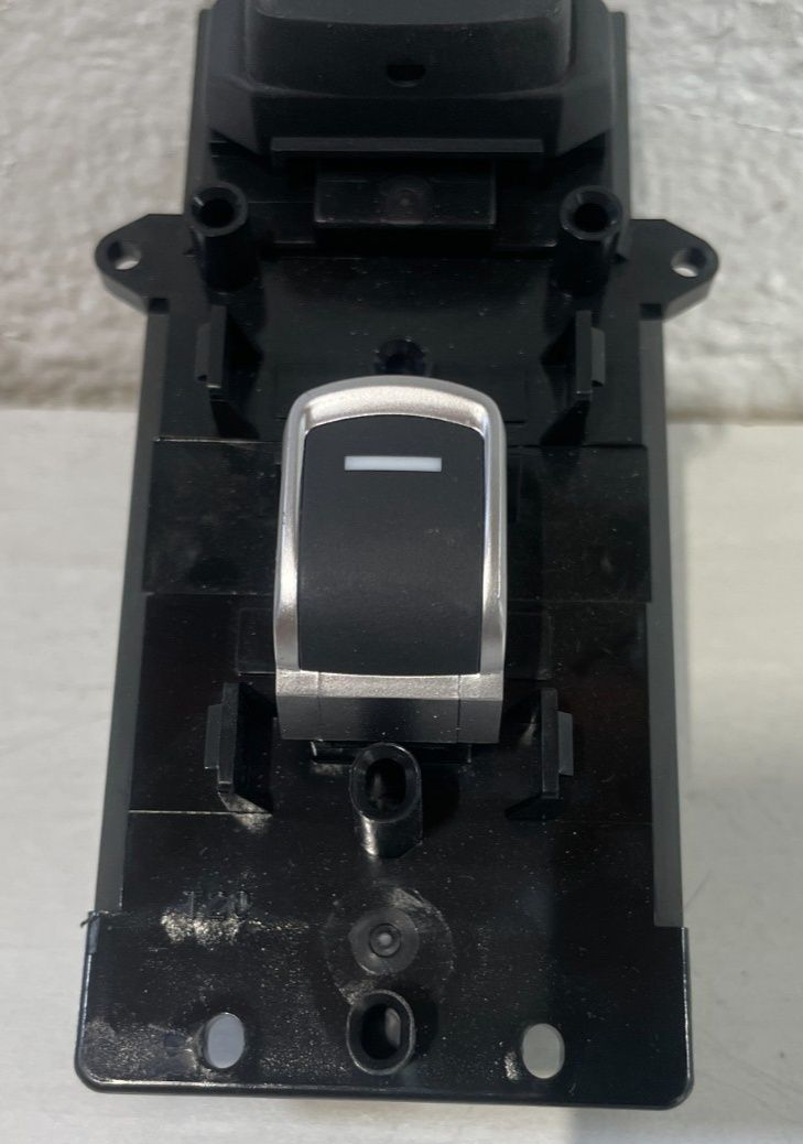 Load image into Gallery viewer, 23-25 ACURA INTEGRA FRONT RIGHT SIDE POWER DOOR WINDOW SWITCH W/O BEZEL # 104498
