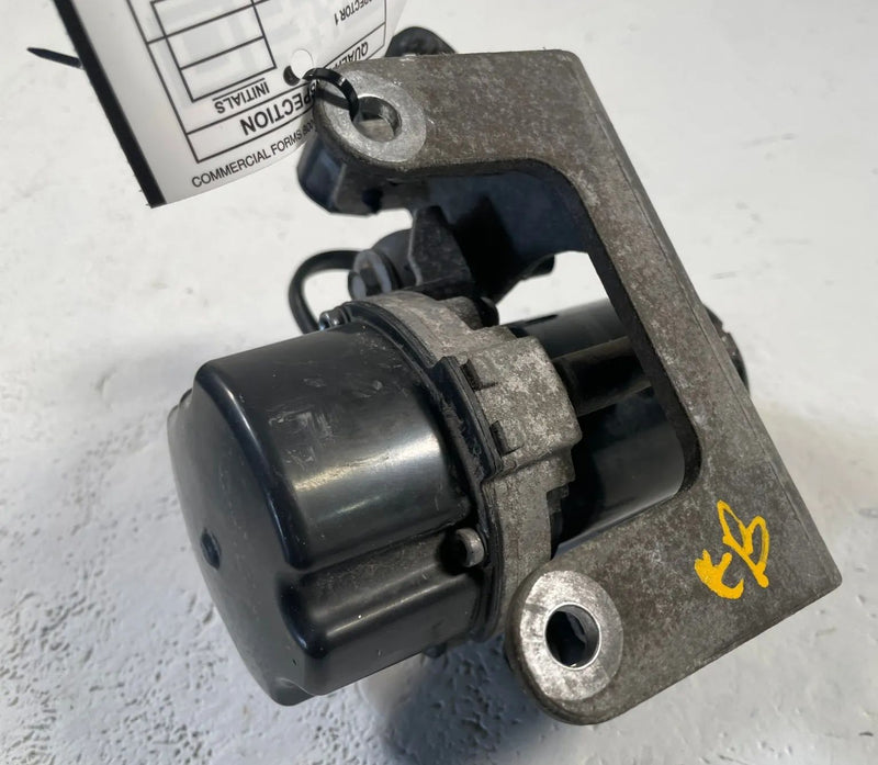Load image into Gallery viewer, 2018 - 2026 JEEP GLADIATOR WRANGLER BRAKE BOOSTER VACUUM AIR PUMP 3.6L # 114124
