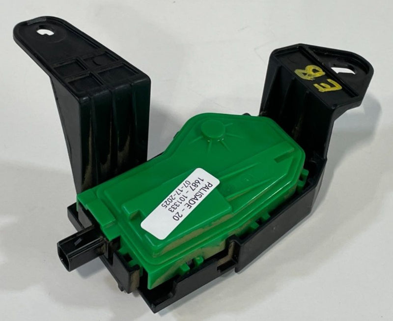 Load image into Gallery viewer, 2020-22 HYUNDAI PALISADE FUEL GAS TANK DOOR LATCH LOCK ACTUATOR MODULE # 101333
