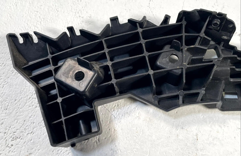 Load image into Gallery viewer, 2022 - 2024 HYUNDAI IONIQ 5 FRONT RIGHT PASSENGER SIDE BUMPER BRACKET # 114075
