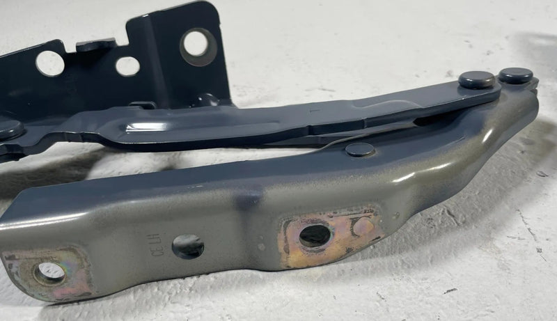 Load image into Gallery viewer, 2023-2025 HYUNDAI IONIQ 6 HOOD BONNET LEFT &amp; RIGHT SIDE HINGE SUPPORT # 110842
