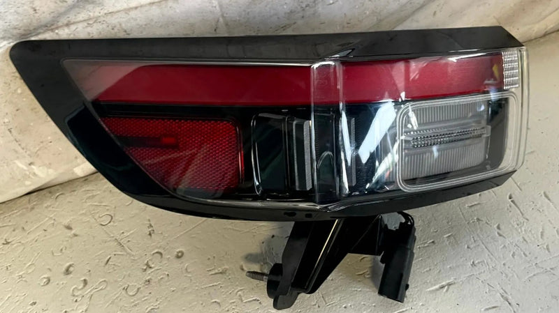 Load image into Gallery viewer, 24-26 HONDA PROLOGUE REAR RIGHT SIDE OUTER QUARTER PANEL TAILLIGHT LAMP # 114294

