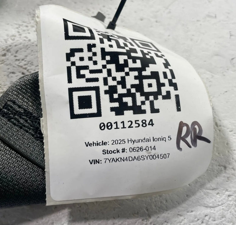 Load image into Gallery viewer, 2024 - 2026 HYUNDAI IONIQ 5 REAR RIGHT PASSENGER SEAT BELT RETRACTOR # 112584
