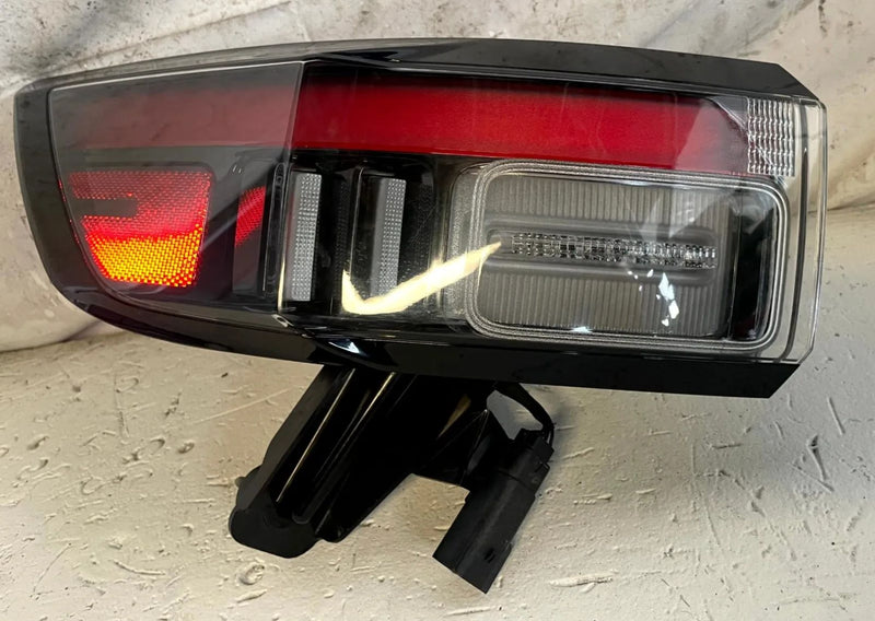 Load image into Gallery viewer, 24-26 HONDA PROLOGUE REAR RIGHT SIDE OUTER QUARTER PANEL TAILLIGHT LAMP # 114294
