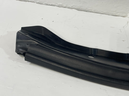 11-19 M56 M37 M35h Q70 FRONT RIGHT SIDE FENDER SEAL COVER TRIM MOLDING