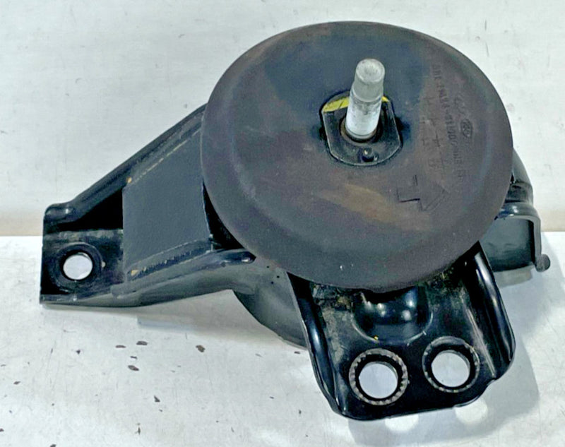 Load image into Gallery viewer, 20-25 HYUNDAI PALISADE AWD FRONT RIGHT SIDE ENGINE MOUNT SUPPORT BRACKET #100805
