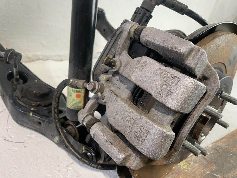 Load image into Gallery viewer, 2023-2025 HYUNDAI PALISADE FWD REAR RIGHT SUSPENSION KNEE ASSEMBLY 3.8L # 104209
