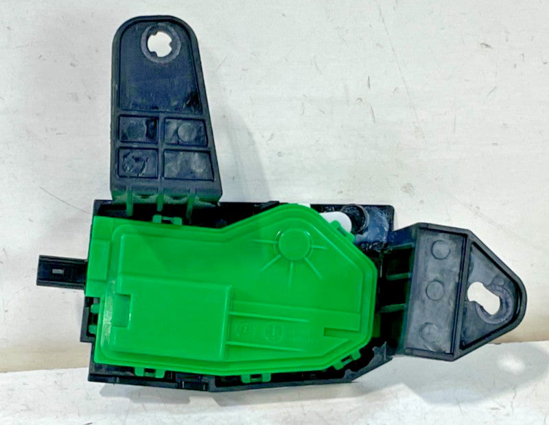 Load image into Gallery viewer, 2020-2022 HYUNDAI PALISADE FUEL GAS TANK DOOR LATCH LOCK ACTUATOR MODULE #100839
