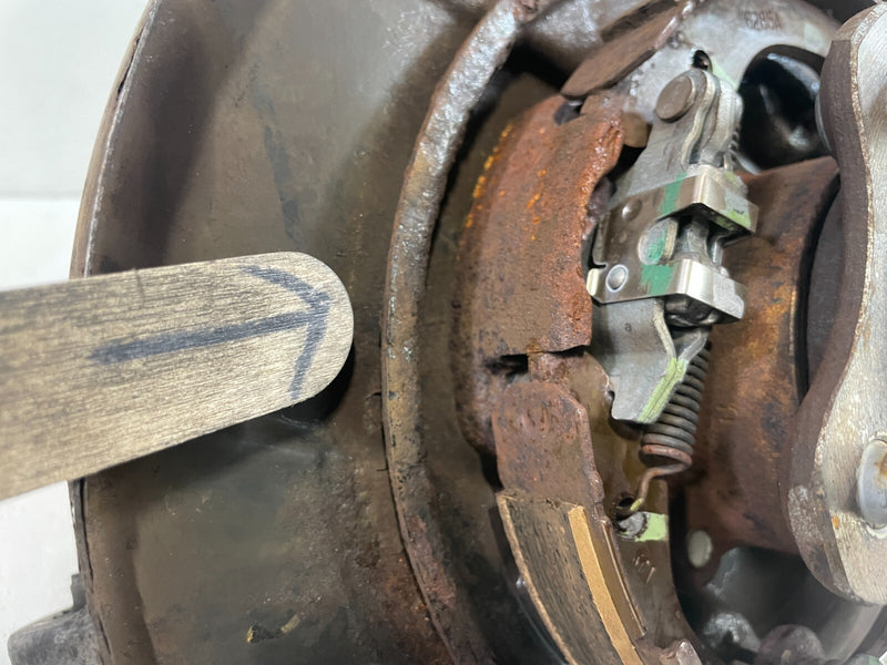 Load image into Gallery viewer, 2017 - 2020 INFINITI QX60 AWD REAR RIGHT SPINDLE KNUCKLE W/ BEARING HUB # 87605
