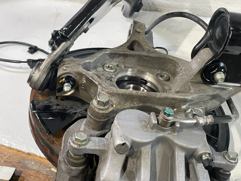 Load image into Gallery viewer, 2023-2025 HYUNDAI PALISADE FWD FRONT LEFT SUSPENSION KNEE ASSEMBLY 3.8L # 104152
