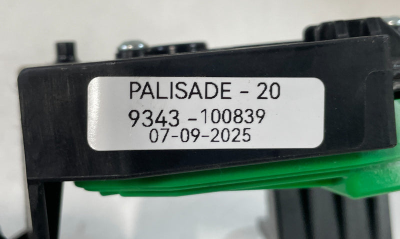 Load image into Gallery viewer, 2020-2022 HYUNDAI PALISADE FUEL GAS TANK DOOR LATCH LOCK ACTUATOR MODULE #100839
