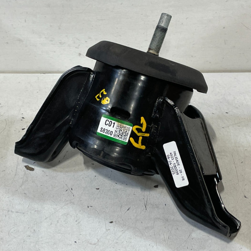Load image into Gallery viewer, 20-25 HYUNDAI PALISADE FWD FRONT RIGHT SIDE ENGINE MOUNT SUPPORT BRACKET #100209
