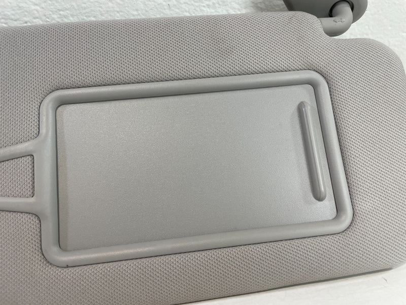Load image into Gallery viewer, 20-25 HYUNDAI PALISADE FRONT RIGHT PASSENGER SIDE SUNVISOR SUN VISOR # 104161
