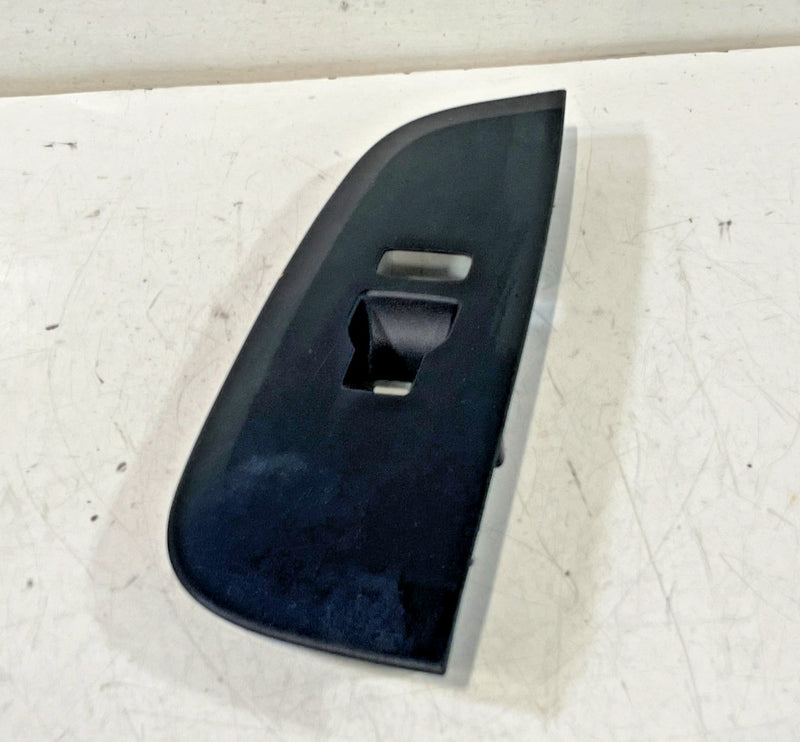 Load image into Gallery viewer, 2023 - 2025 HONDA HR-V FRONT RIGHT DOOR WINDOW SWITCH BEZEL TRIM 2.0L # 103669
