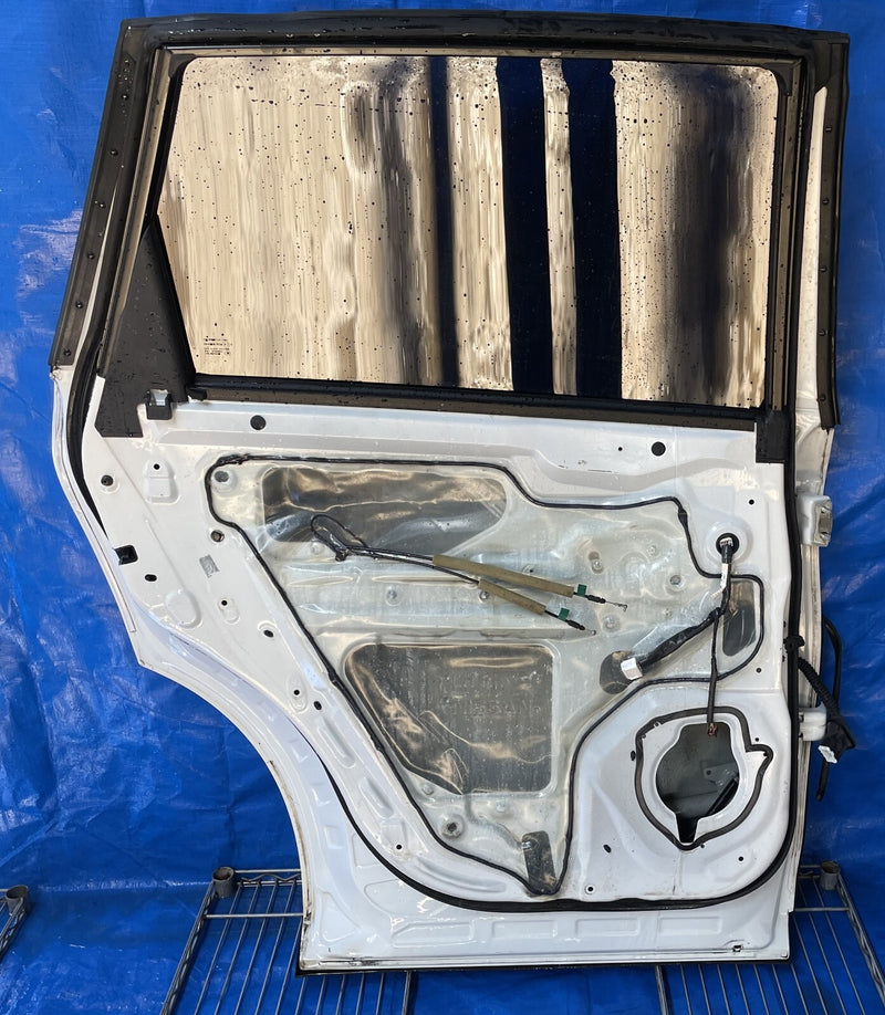 Load image into Gallery viewer, ⭐13-14 INFINITI JX35 QX60 REAR LEFT DRIVER SIDE DOOR ASSEMBLY WHITE #NB1-DRU1300
