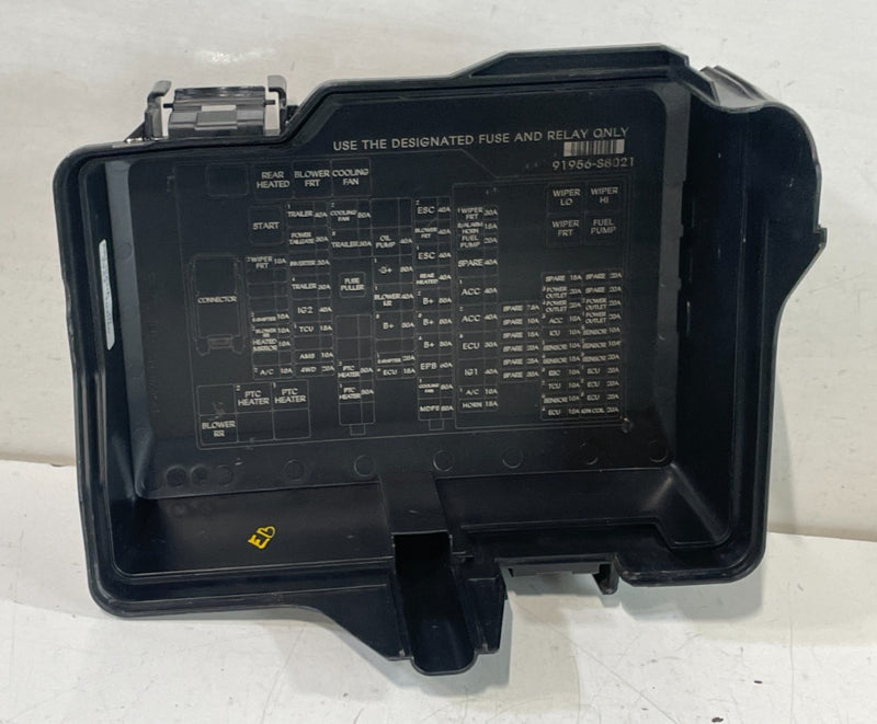 Load image into Gallery viewer, 2020 - 2022 HYUNDAI PALISADE ENGINE FUSE RELAY BOX MODULE UPPER COVER # 103060
