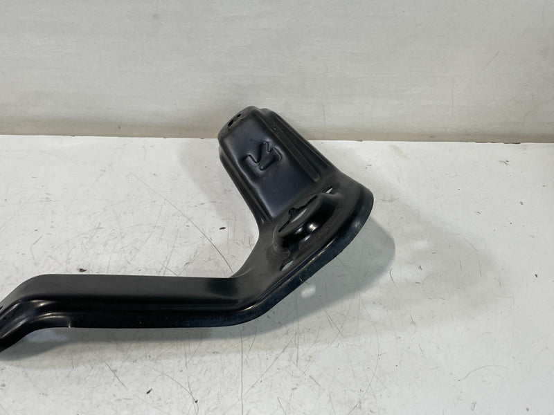 Load image into Gallery viewer, 2021-2025 HYUNDAI TUCSON FRONT RIGHT SUBFRAME REARWARD SUPPORT BRACKET # 103230
