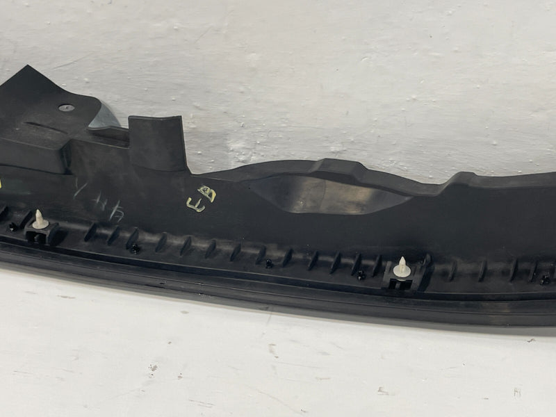 Load image into Gallery viewer, 11-19 M56 M37 M35h Q70 FRONT RIGHT SIDE FENDER SEAL COVER TRIM MOLDING # 94023
