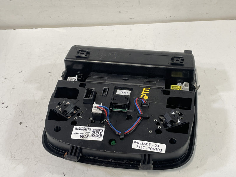 Load image into Gallery viewer, 2023 - 2025 HYUNDAI PALISADE FRONT OVERHEAD ROOF MAP DOME LIGHT LAMP # 104103
