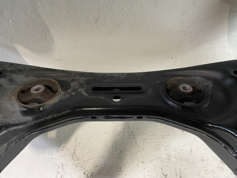Load image into Gallery viewer, 22-26 HYUNDAI TUCSON AWD REAR SUSPENSION SUBFRAME CROSSMEMBER CRADLE 2.5L 104905
