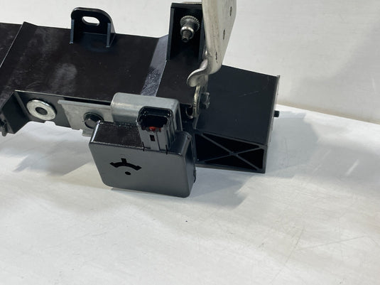 14-23 INFINITI Q50 Q60 RIGHT RADIATOR CORE SUPPORT FENDER MOUNTING BRACKET 90385