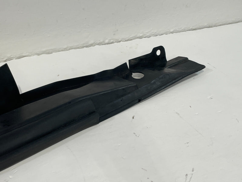 Load image into Gallery viewer, 11-19 M56 M37 M35h Q70 FRONT RIGHT SIDE FENDER SEAL COVER TRIM MOLDING # 94023
