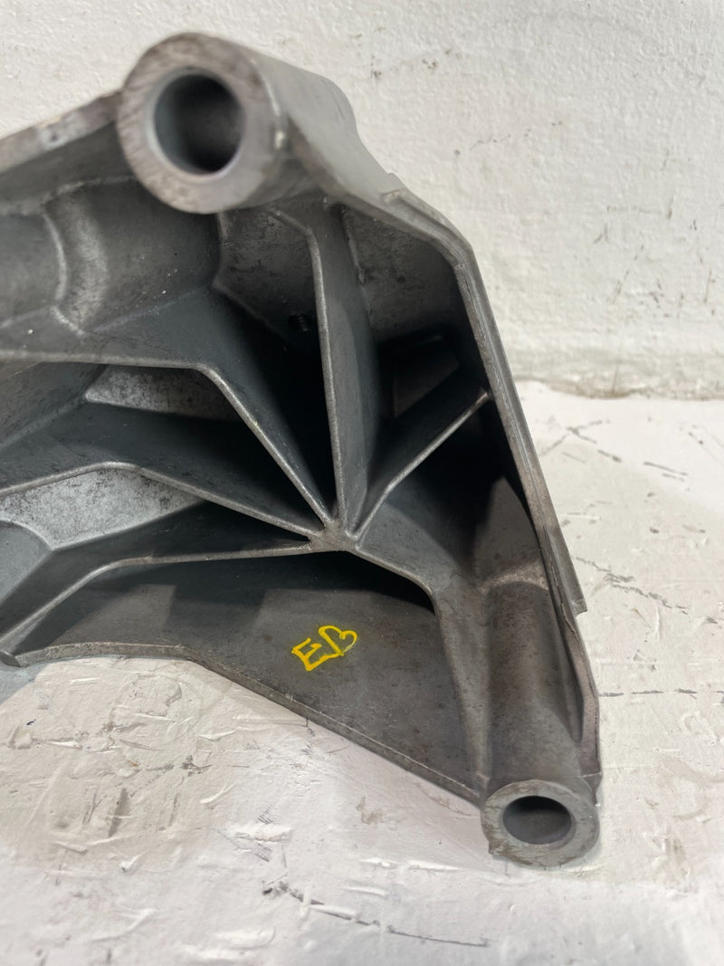 Load image into Gallery viewer, 2019-2023 GENESIS G70 FRONT LEFT SIDE ENGINE MOUNT SUPPORT BRACKET 2.0L # 104323
