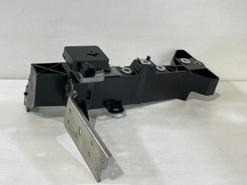 Load image into Gallery viewer, 14-23 INFINITI Q50 Q60 RIGHT RADIATOR CORE SUPPORT FENDER MOUNTING BRACKET 90385
