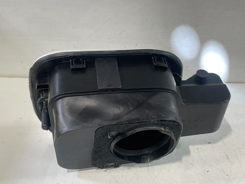 Load image into Gallery viewer, 20-22 HYUNDAI PALISADE FUEL TANK FILLER POCKET DOOR LID COVER WHITE (WC9) 103598
