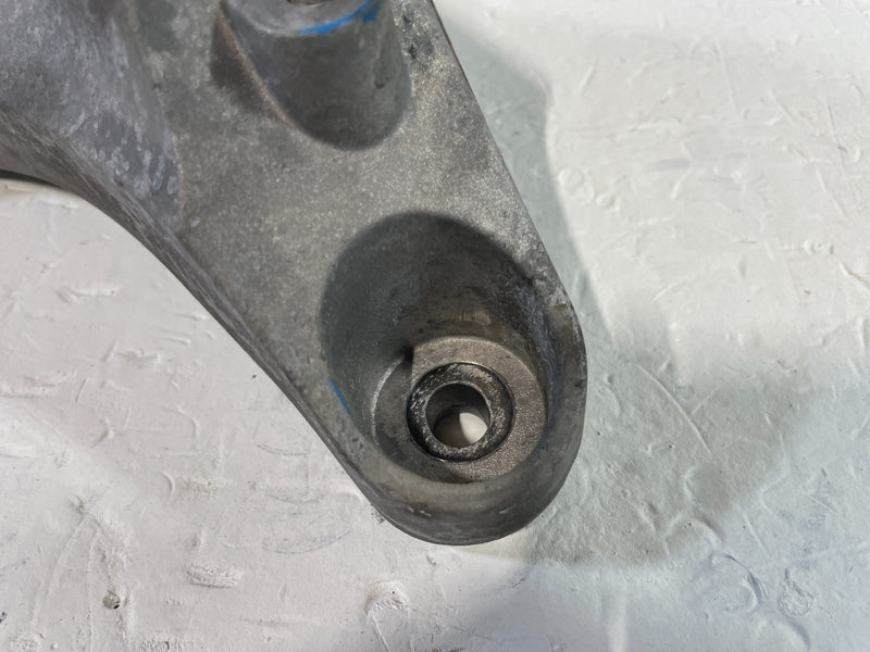 Load image into Gallery viewer, 20-25 CADILLAC CT5 RWD FRONT LEFT ENGINE MOTOR MOUNT SUPPORT BRACKET 2.0L 104984
