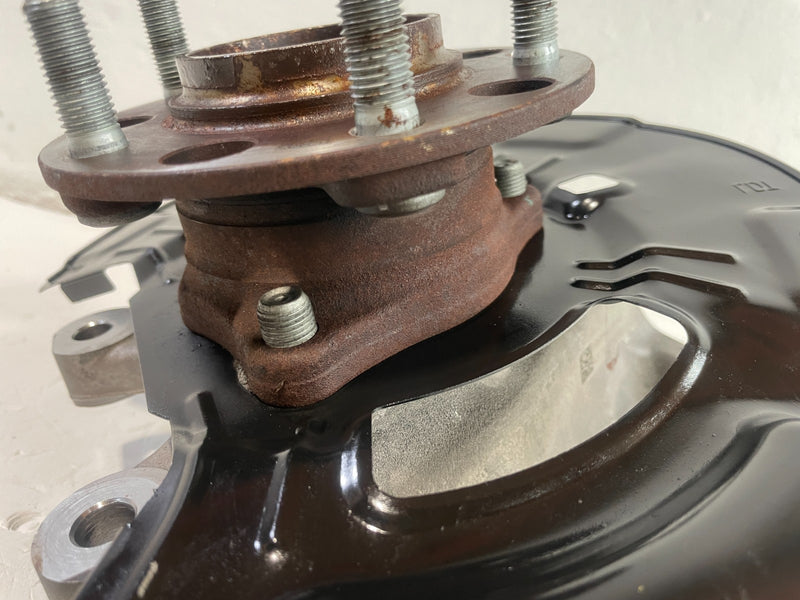 Load image into Gallery viewer, 22-25 HYUNDAI TUCSON AWD REAR RIGHT SIDE SPINDLE KNUCKLE W/ WHEEL HUB # 104879
