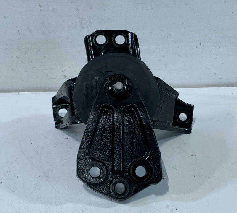 Load image into Gallery viewer, 20-25 HYUNDAI PALISADE AWD FRONT RIGHT SIDE ENGINE MOUNT SUPPORT BRACKET #102413
