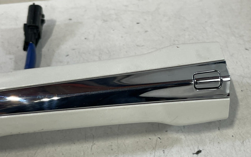 Load image into Gallery viewer, 2017-2020 INFINITI Q60 FRONT RIGHT SIDE EXTERIOR DOOR HANDLE WHITE (QAB) # 98640
