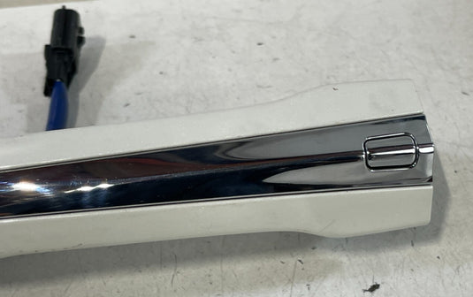 2017-2020 INFINITI Q60 FRONT RIGHT SIDE EXTERIOR DOOR HANDLE WHITE (QAB)
