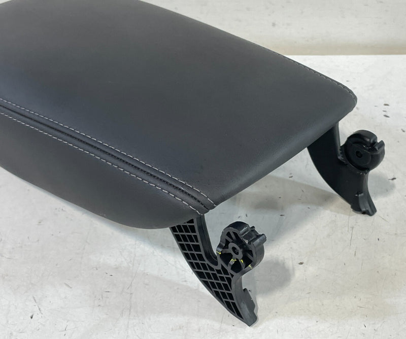 Load image into Gallery viewer, 2023-2025 HONDA HR-V EX-L CENTER CONSOLE ARM REST ARMREST LID COVER BLACK #99029
