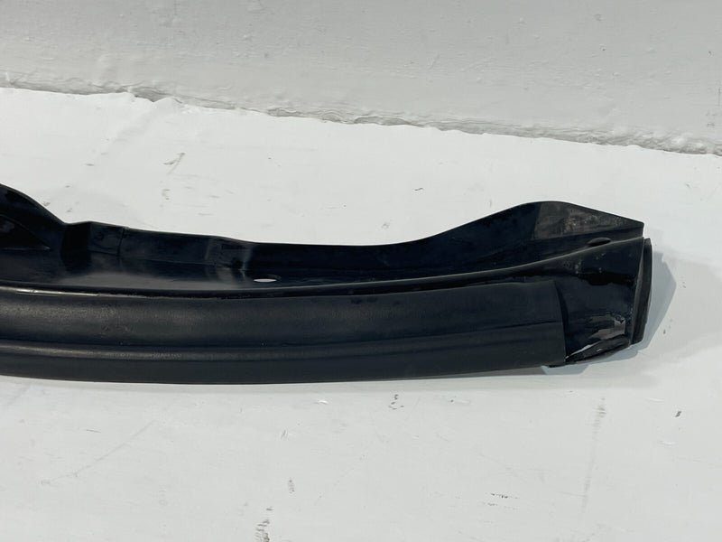 Load image into Gallery viewer, 11-19 INFINITI M56 M37 Q70 FRONT LEFT SIDE FENDER SEAL COVER TRIM MOLDING #94043
