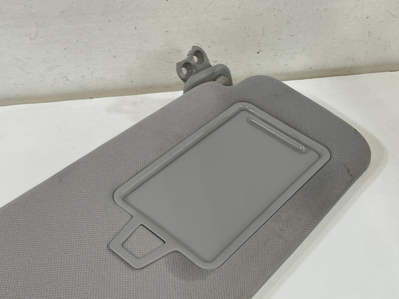 Load image into Gallery viewer, 20-23 HYUNDAI PALISADE FRONT RIGHT PASSENGER SIDE SUNVISOR SUN VISOR GRAY 101286
