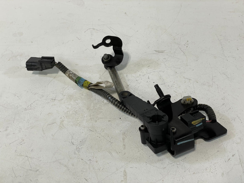 Load image into Gallery viewer, 2019 INFINITI QX50 REAR LEFT SIDE HEADLIGHT RIDE HEIGHT LEVEL SENSOR # 81157
