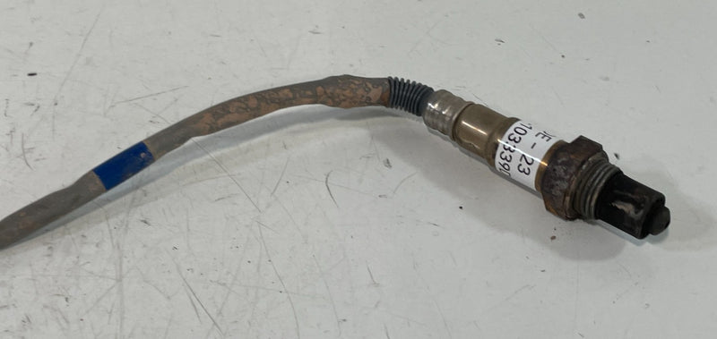 Load image into Gallery viewer, 20-25 HYUNDAI PALISADE FRONT RIGHT UPPER EXHAUST LAMBDA O2 OXYGEN SENSOR 103339D

