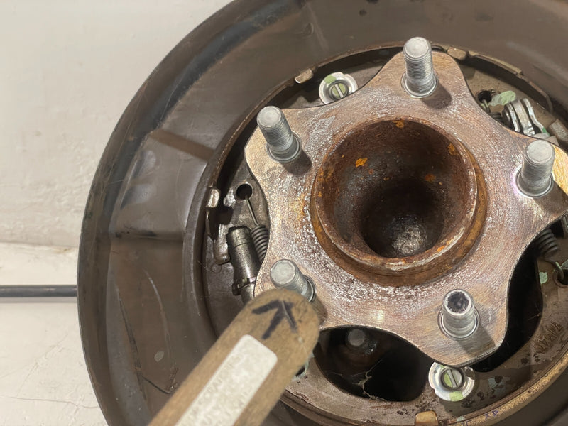 Load image into Gallery viewer, 13 - 20 INFINITI QX60 FWD REAR LEFT SIDE SPINDLE KNUCKLE W/ BEARING HUB # 88454

