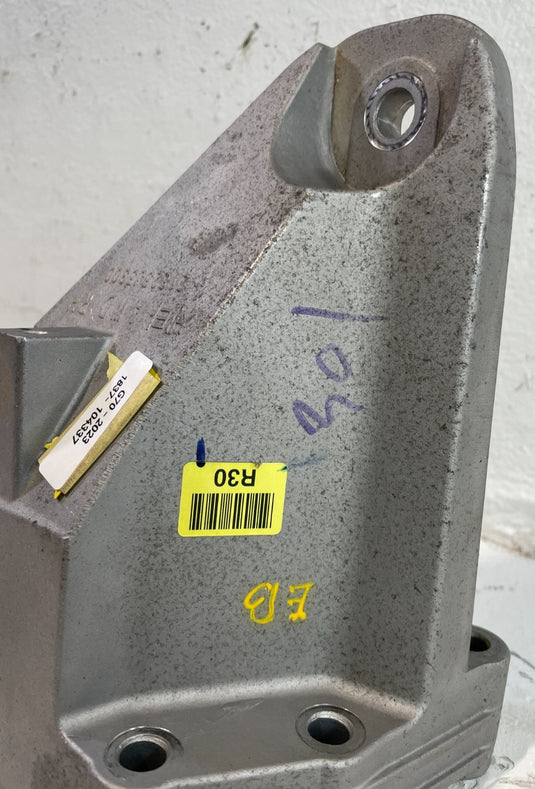 2019-2023 GENESIS G70 AWD FRONT RIGHT SIDE ENGINE MOUNT SUPPORT BRACKET