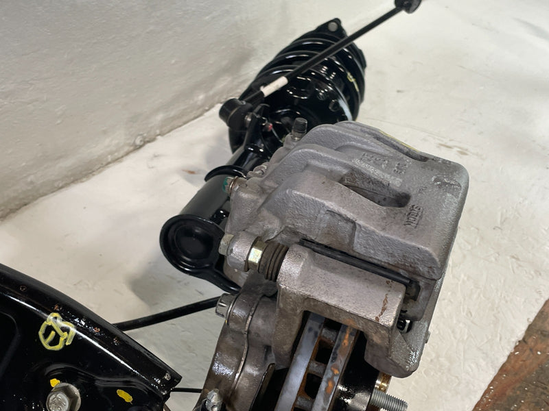 Load image into Gallery viewer, 2023-2025 HYUNDAI PALISADE FWD FRONT LEFT SUSPENSION KNEE ASSEMBLY 3.8L # 104152
