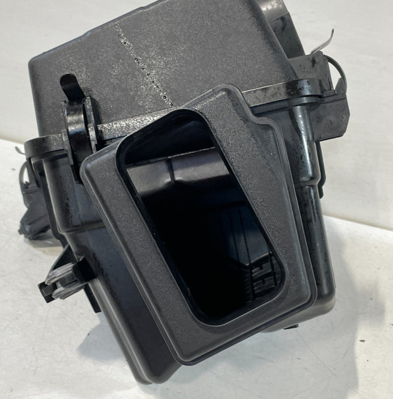 Load image into Gallery viewer, 2022-2023 GENESIS G70 ENGINE AIR INTAKE CLEANER FILTER HOUSING BOX 2.0L # 96824
