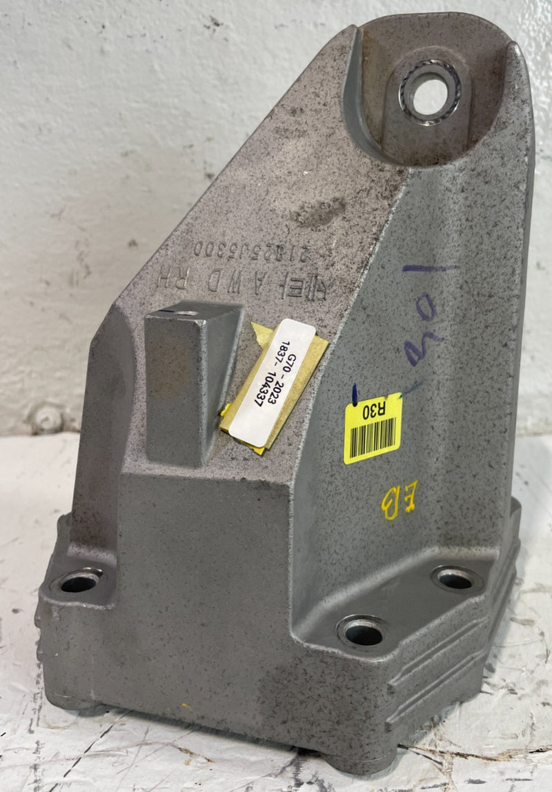 Load image into Gallery viewer, 2019-2023 GENESIS G70 AWD FRONT RIGHT SIDE ENGINE MOUNT SUPPORT BRACKET # 104337
