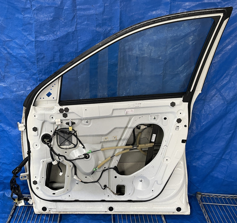 Load image into Gallery viewer, ⭐⭐13-17 INFINITI JX35 QX60 FRONT RIGHT SIDE DOOR ASSEMBLY WHITE # NB1-DRU1731⭐⭐
