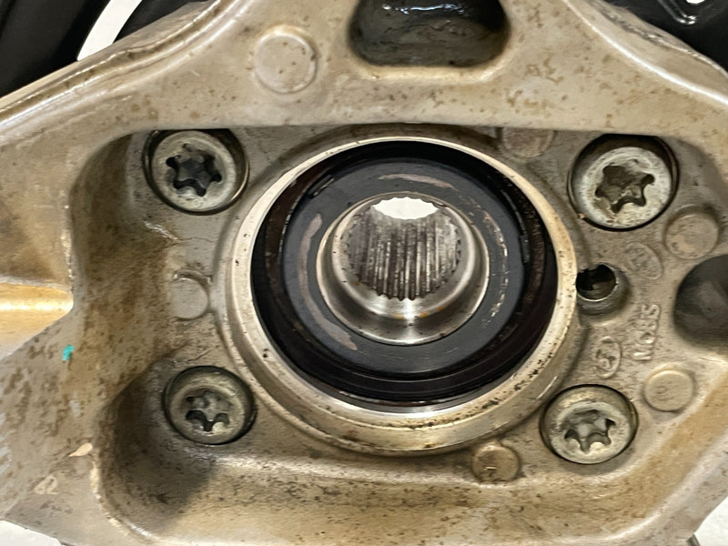 Load image into Gallery viewer, 2020-25 HYUNDAI PALISADE FWD FRONT RIGHT SPINDLE KNUCKLE W/ BEARING HUB # 101352

